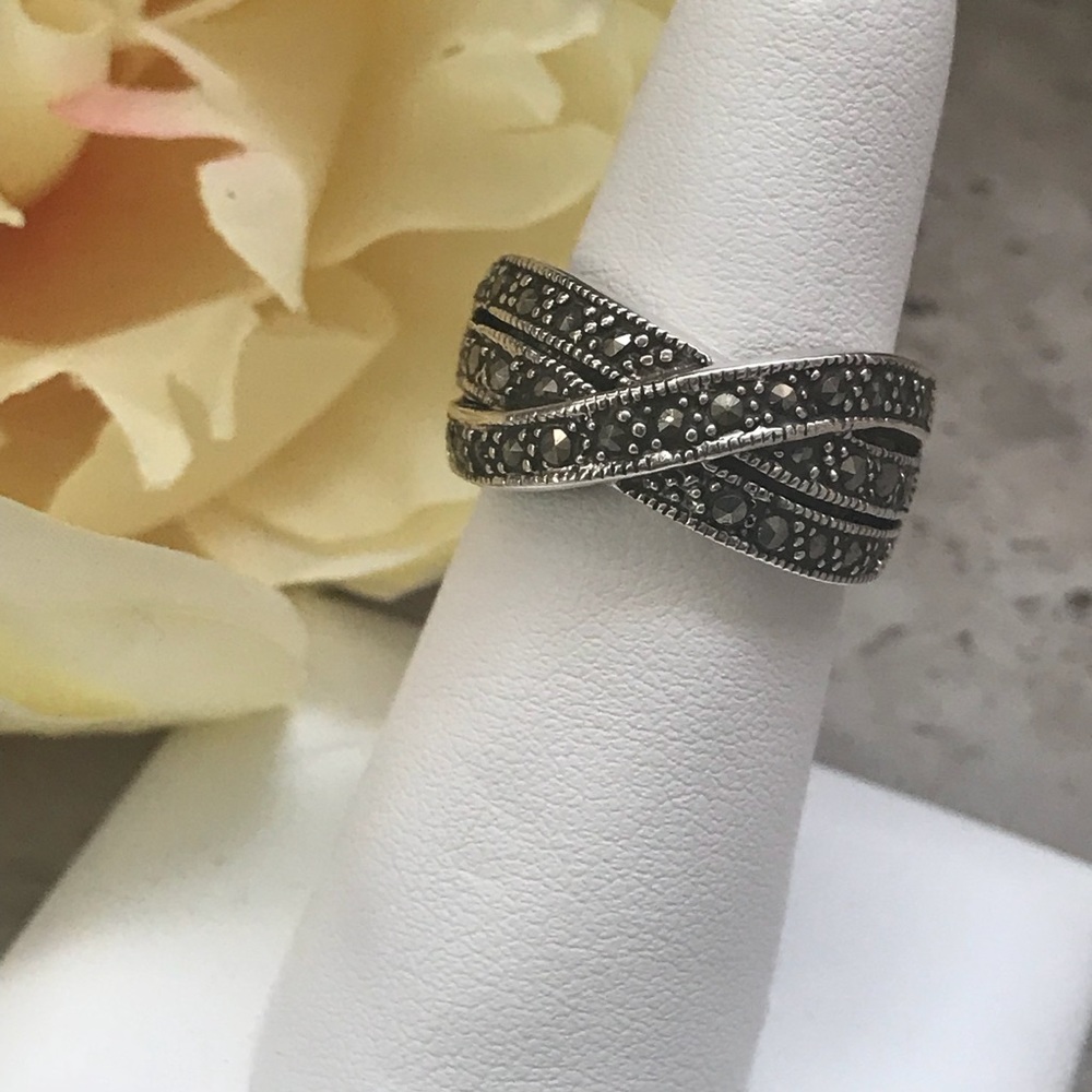 Sterling Silver Marcasite Ring - Picture 2 of 3